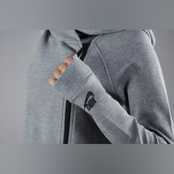 Nike Sportswear Tech Fleece Zip Up Oversized Hoodie in Cape Carbon Heather - Picture 4 of 16